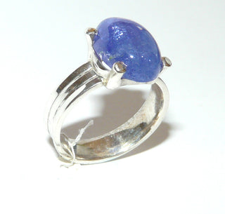 Einzelstück, Unikat-Ring aus 925 Silber mit einem schönen großen ovalen Tansanit von 10,61 Karat im Cabochon-Schliff und schillernden Einschlüssen, sicher eingefaßt in einem 4-Krapper-Chaton mit besonders stabilen Krappen, geriefte Ringschiene, poliert, Ringweite 63 -	Handgefertigtes Unikat! Nur im Onlineshop von Juwelier & Goldschmiede Danilo!