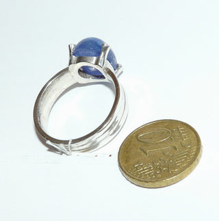 Einzelstück, Unikat-Ring aus 925 Silber mit einem schönen großen ovalen Tansanit von 10,61 Karat im Cabochon-Schliff und schillernden Einschlüssen, sicher eingefaßt in einem 4-Krapper-Chaton mit besonders stabilen Krappen, geriefte Ringschiene, poliert, Ringweite 63 -	Handgefertigtes Unikat! Nur im Onlineshop von Juwelier & Goldschmiede Danilo!