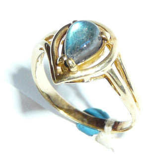 handgefertigtes Einzelstück, luftig wirkender Unikat-Ring "Wassertropfen" aus 750 Gold mit einem tropfenförmigen, herrlich blau schillernden Labradorit-Cabochon, sicher in einer Krappenfassung gehalten, Ringweite 52,5 -	Handgefertigtes Unikat! Nur im Onlineshop von Juwelier & Goldschmiede Danilo!