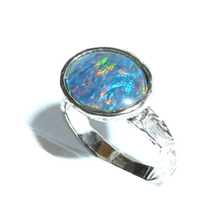 handgefertigtes Einzelstück, Unikat-Ring aus massivem 585 Weißgold mit einer ovalen, australischen, blau-grün-orange schillernden Opal-Triplette, quer zum Finger gearbeitet, mit geschmorter, unregelmäßiger Struktur, Ringweite 52,5 - Handgefertigtes Unikat! Nur im Danilo Gold Online Shop!  