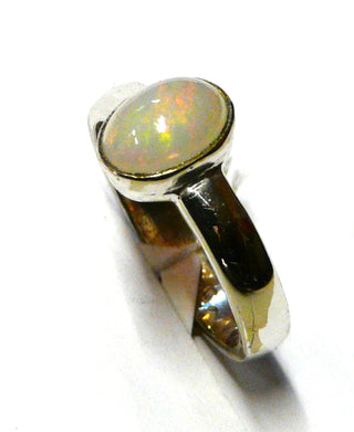 Einzelstück, Handarbeit, Unikat-Ring mit einem rötlich schimmernden ovalen äthiopischen Welo-Opal gefaßt in 925 Silber, ca. 9,6 mm x 7,3 mm, Ringweite 54,5-	Handgefertigtes Unikat! Nur im Onlineshop von Juwelier & Goldschmiede Danilo!