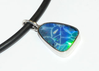 Handarbeit, Einzelstück, 925 Silber-Anhänger mit australischer Opal-Doublette in schillernden Blau- + Grün-Tönen, ca. 19 mm X 13,5 mm - - Handarbeiten online bestellen bei Juwelier & Goldschmiede Danilo!
