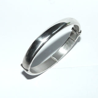 Handgefertigtes Unikat, schlichter Silberarmreif, Armspange aus massiv 925 Silber massiv, poliert mit Kastenschloß, oval, 0,9 cm breit, Innenumfang 18 cm - Goldschmiede Danilo