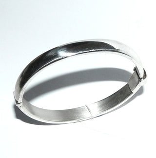 Handgefertigtes Unikat, schlichter Silberarmreif, Armspange aus massiv 925 Silber massiv, poliert mit Kastenschloß, oval, 0,9 cm breit, Innenumfang 18 cm - Goldschmiede Danilo