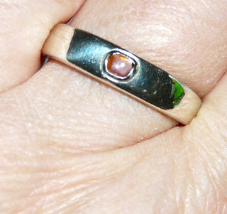 handgefertigtes Einzelstück, Unikat-Ring, klassische Bandringform aus 925 Silber mit einem rosa-orange Saphir-Cabochon, poliert, Ringweite 59 - Goldschmiede Danilo