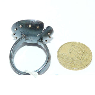 Unikat-Ring aus massiv 925 Silber oxidiert + 999 Gold / Feingold, Handarbeit in Keum Boo Technik, die Süßwasser-Perlen sind mit 750-er Gold Stiften beweglich befestigt. Ringweite 58 - Handgefertigtes Unikat! Nur im Onlineshop von Juwelier & Goldschmiede Danilo!