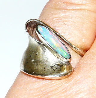 Handgefertigtes Einzelstück, geschwungener Unikat-Ring "Wave", mit australischem, blaugrünen Opal, langer ovaler Cabochon, 925 Silber matt + poliert, Ringweite ca. 54 –  handgefertigtes Unikat! Nur im Danilo Gold Online Shop