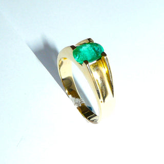 handgearbeitetes Einzelstück, Unikat Smaragd-Ring, Herrenring, Bandring aus 750 Gelbgold mit einem großen, ovalen, facettierten Smaragd von 2,2 Karat, in wunderschöner Farbe und mit typischen Einschlüssen, Ringweite 66,5 -	Handgefertigtes Unikat! Nur im Onlineshop von Juwelier & Goldschmiede Danilo!