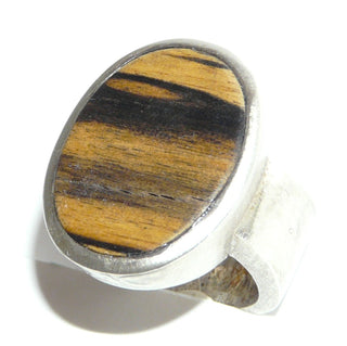 Einzelstück, Unikat Statement-Ring "Ebony" aus 925 Silber mit einem großen Oval aus Makassar-Ebenholz, schöne gestreifte Maserung, kräftige, massive + seidenmatte Ringschiene, Ringweite 53, paßt zu Ohr 0008 -	Unikatschmuck nur erhältlich im Onlineshop von Juwelier & Goldschmiede Danilo! 
