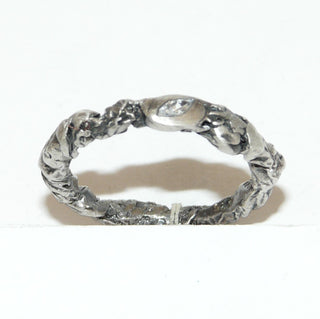Handgefertigtes Einzelstück, Trauring, Ring "Stanniol" aus 925 Silber, asymmetrisch gearbeitet mit einem facettierten Zirkonia in Navette-Form, gleichlaufend, seidenmatt + in den Tiefen geschwärzt, Ringweite 56,5, dazu paßt Ri 0380 -	Handgefertigtes Unikat! Nur im Onlineshop von Juwelier & Goldschmiede Danilo!