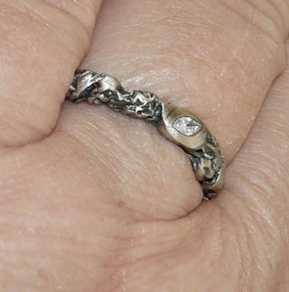 Handgefertigtes Einzelstück, Trauring, Ring "Stanniol" aus 925 Silber, asymmetrisch gearbeitet mit einem facettierten Zirkonia in Navette-Form, gleichlaufend, seidenmatt + in den Tiefen geschwärzt, Ringweite 56,5, dazu paßt Ri 0380 -	Handgefertigtes Unikat! Nur im Onlineshop von Juwelier & Goldschmiede Danilo!