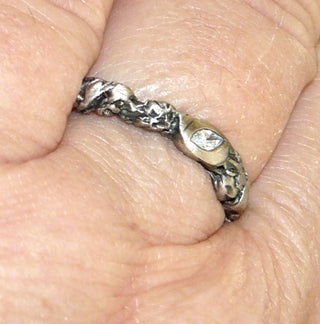 Handgefertigtes Einzelstück, Trauring, Ring "Stanniol" aus 925 Silber, asymmetrisch gearbeitet mit einem facettierten Zirkonia in Navette-Form, gleichlaufend, seidenmatt + in den Tiefen geschwärzt, Ringweite 56,5, dazu paßt Ri 0380 - Handgefertigtes Unikat! Nur im Onlineshop von Juwelier & Goldschmiede Danilo!