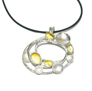 Handgefertigtes Einzelstück, großer Citrin-Anhänger aus 925 Silber, 4 ovale gelbe Citrin-Cabochons in Zargenfassungen gehalten, geschmorte Runddrähte, konzentrisch, oval, Spiralschlaufe - Goldschmiede Danilo