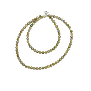 grünes Einzelstück, Unikat Edelsteinkette, olivgrüne Epidotkette aus Kugeln Durchmesser 4,5mm & mit funkelnd diamantierten Silberkügelchen 3mm + 4mm, Verschluß Silber Federring, Länge 43cm, auf Stahlseide flexibel aufgefädelt - Goldschmiede Danilo