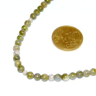 grünes Einzelstück, Unikat Edelsteinkette, olivgrüne Epidotkette aus Kugeln Durchmesser 4,5mm & mit funkelnd diamantierten Silberkügelchen 3mm + 4mm, Verschluß Silber Federring, Länge 43cm, auf Stahlseide flexibel aufgefädelt - Goldschmiede Danilo