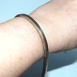 Einzelstück, Vierkant gewalztes Fuchsschwanz-Muster-Armband, Armreif aus massivem 925 Silber, liegt eher wie ein Armreif, poliert, 20 cm lang, S-Hakenverschluß -	Unikate und Pretiosen nur erhältlich im Onlineshop der Goldschmiede Danilo!