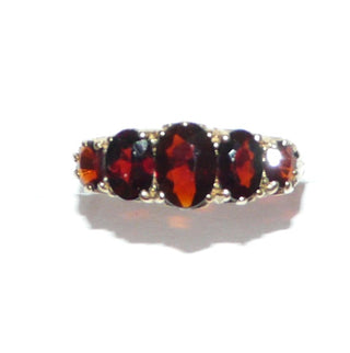 antikes Einzelstück, Viktorianischer Granatring aus 375 Gold, 5 ovale Granate im& Größenverlauf in Krappenfassungen, Granate in einer Reihe quer nebeneinander, Ringweite 55,5, "Graduated-Five-Stone", "Half-Hoop-Ring" Viktorianisch Birmingham 1878 - Goldschmiede Danilo