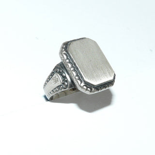 Vintage-Einzelstück 835 Silberring, Herrenring, 8-Eck Siegelring, eckige Gravurplatte, seidenmatt & in den Tiefen geschwärzt, Halbkreis-Ornamente im Spiegel, massiver Ringkopf, Ringweite 58,5, Art Deco um 1935 - Goldschmiede Danilo