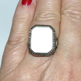 Vintage-Einzelstück 835 Silberring, Herrenring, 8-Eck Siegelring, eckige Gravurplatte, seidenmatt & in den Tiefen geschwärzt, Halbkreis-Ornamente im Spiegel, massiver Ringkopf, Ringweite 58,5, Art Deco um 1935 - Goldschmiede Danilo