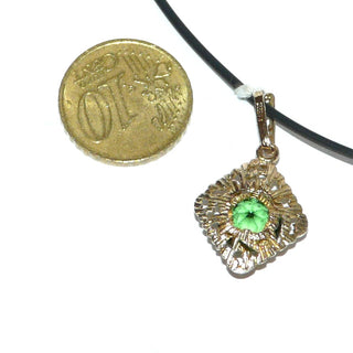 besonders schön gefertigtes Einzelstück, Vintage-Anhänger aus borkiertem, druchbrochenen 333 Gold, eine flaschengrüne, für die Zeit typische, funkelnd facettierte, runde Turmalin-Replik, Friedrich Binder, um 1950 -	Vintage-Schmuck nur im Onlineshop von danilogold!