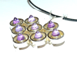 Alte Handarbeit, Retro-Einzelstück, filigraner, offen wirkender Vintage-Anhänger aus 925 Silber, bestehend aus 8 Kreisen mit 8 Amethysten in Kegelform, quer zur Kette mit langer Stegöse, um 1960 - Vintage-Schmuck nur im Onlineshop von danilogold!