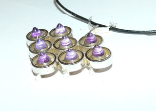 Alte Handarbeit, Einzelstück, filigraner, offen wirkender Vintage-Anhänger aus 925 Silber bestehend aus 8 Kreisen mit 8 Amethysten in Kegelform, quer zur Kette mit Stegöse, um 1960-1970&nbsp;(Lieferung erfolgt ohne Kette) -	Vintage-Schmuck nur im Onlineshop von danilogold!