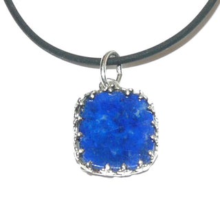 Einzelstück, Vintage-Anhänger aus Silber mit einer antikovalen Lapislazuli-Platte, gehalten in einer Girlandenfassung, um 1950 (Lieferung erfolgt ohne Kette) -	Vintage-Schmuck nur im Onlineshop von danilogold!