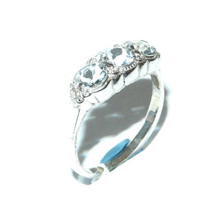 Einzelstück, Vintage-Aquamarin-Ring aus 935 Silber mit 3 runden, funkelnd facettierten, zart hellblauen Aquamarinen, alte Verschnitt-Fassung, poliert, Ringweite 53, um 1920 -	Unikate und Pretiosen nur erhältlich im Onlineshop der Goldschmiede Danilo!