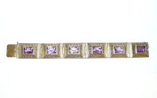 Unikat, breites Vintage-Armband aus 800 Silber vergoldet mit 6 rechteckigen, facettierten Amethysten, 18 cm lang, verdeckt eingearbeiteter, sicherer Verschluß, florale, filigran durchbrochene Ornamente, um 1920-1930 -	Vintage-Schmuck nur im Onlineshop von danilogold!