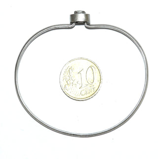 Einzelstück, Vintage-Armreif, Armspange aus 925 Silber mit einem runden, funkelnd facettierten Bergkristall, sicher in einer Krappenfassung in einem abgerundeten Quadrat eingefaßt, seidenmatt, Innenumfang 17 cm, Einhakverschluß am Stein, um 1970 - -	Vintage-Schmuck nur im Onlineshop von danilogold!