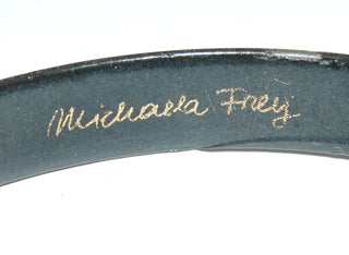 Einzelstück, Vintage Armreif emailliert, um 1970, Michaela Frey Wien, sehr schönes zart verspieltes Blumenmotiv in rosa + weiß, Innenumfang ca. 21 cm -	Unikatschmuck nur erhältlich im Onlineshop von Juwelier & Goldschmiede Danilo! 