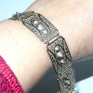 antikes Einzelstück, Vintage Art Deco Filigran-Armband, liegt eher wie ein Armreif, Glieder-Armband aus 835 Silber, 18 cm lang, 6 filigrane rechteckige Elemente, poliert, um 1920, Kastenschloß mit Sicherheitsacht -	Unikatschmuck nur erhältlich im Onlineshop von Juwelier & Goldschmiede Danilo! 