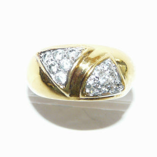 Einzelstück, Vintage-Band-Ring aus vergoldetem 925 Silber, poliert mit 16 Zirkonia im Verschnitt in zwei rhodinierten Dreiecken eingefaßt, Ringweite 56,5, um 1980 -	Vintage-Schmuck nur im Onlineshop von danilogold!