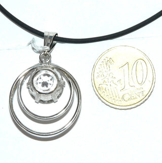 Einzelstück, Vintage-Bergkristall-Anhänger "Doppelkreis" aus 835 Silber mit einem runden, funkelnd facettierten Bergkristall mit Steg-Schlaufe, in Krappenfassung sicher eingefaßt, um 1960 -	Vintage-Schmuck nur im Onlineshop von danilogold!