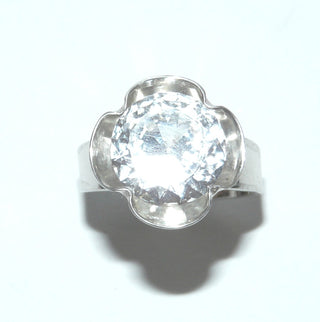 Einzelstück, Antragsring, Vintage-Bergkristall-Ring "Kronenblüte", Design Karl Erik Palmberg/ Schweden, aus 925 Silber mit einer Blüten-Fassung in der ein großer, runder, facettierter Bergkristall eingefaßt ist, poliert, Ringweite verstellbar bis ca. 60, um 1970 (Kennen Sie Ihre Ringweite? Dann geben Sie diese bei der Bestellung an, und wir stellen diese Weite vorab für Sie ein!) -	Unikate und Pretiosen nur erhältlich im Onlineshop der Goldschmiede Danilo!