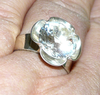 Einzelstück, Antragsring, Vintage-Bergkristall-Ring "Kronenblüte", Design Karl Erik Palmberg/ Schweden, aus 925 Silber mit einer Blüten-Fassung in der ein großer, runder, facettierter Bergkristall eingefaßt ist, poliert, Ringweite verstellbar bis ca. 60, um 1970 (Kennen Sie Ihre Ringweite? Dann geben Sie diese bei der Bestellung an, und wir stellen diese Weite vorab für Sie ein!) -	Unikate und Pretiosen nur erhältlich im Onlineshop der Goldschmiede Danilo!