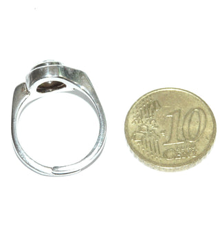 Einzelstück, Vintage-Bergkristall-Ring aus 835 Silber mit einem runden, funkelnd facettierten Bergkristall sicher in einer Zargenfassung gehalten, poliert, Ringweite verstellbar bis ca. 59,5, um 1970. Dazu paßt der Armreif Ar 0065. -	Unikate und Pretiosen nur erhältlich im Onlineshop der Goldschmiede Danilo!