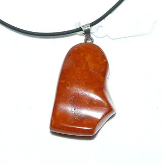 handpoliertes Einzelstück, Vintage-Bernstein-Anhänger, ein mittelgroßer, dicker Fantasy-Tropfen in Orange-Rot, opak mit schöner Struktur, Schlaufe aus Silber, modernistische Form um 1960 - Handgefertigtes Unikat! Nur im Danilo Gold Online Shop!