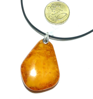 antikes handgeschliffenes Einzelstück, Vintage-Bernstein-Anhänger, großer, dicker Tropfen, Butterscotch, Cognac-orange, mit schönen Einschlüssen, eine Seite milchig-gelb, Schlaufe aus Silber, um 1920 -	Unikate und Pretiosen nur erhältlich im Onlineshop der Goldschmiede Danilo!