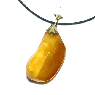 Einzelstück, Vintage-Bernstein-Anhänger, großer, dicker Tropfen, Butterscotch, helles Cognac-braun-gelb, milchig-opak, Schlaufe aus Gold-Doublé, beidseitig schöne Maserung, um 1930 -	Vintage-Schmuck nur im Onlineshop von danilogold!