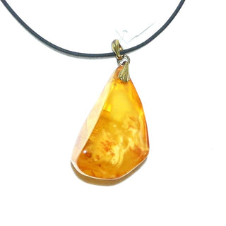 Einzelstück, antiker Vintage-Bernstein-Anhänger, großer dicker Tropfen in mittlerem Gelb-orange mit opaken, milchig-gelben, schönen Einschlüssen, Schlaufe aus Gold-Doublé, um 1950. -	Handarbeiten online bestellen bei Juwelier & Goldschmiede Danilo!