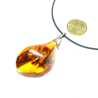 Einzelstück, Vintage-Bernstein-Anhänger als großer, dicker, transparenter Tropfen in mittlerem Cognac-orange, Schlaufe Silber, beidseitig schöne Einschlüsse, um 1970 (Lieferung erfolgt ohne Kette) -	Einzelstücke nur erhältlich bei www.danilogold-shop.de