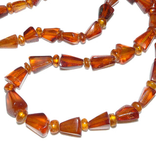 handgefertigtes Einzelstück, antike Vintage-Bernstein-Kette aus polierten Triangel + Linsen, im Verlauf ungeknotet aufgereiht, in mittlerem Rotbraun, Verschluß aus Gold-Doublé, Gesamtlänge 50 cm, um 1930 -	Handarbeiten online bestellen bei Juwelier & Goldschmiede Danilo!