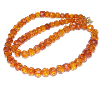 handgeschliffenes Einzelstück, antike Vintage-Bernstein-Kette aus polierten dicken Linsen-Nuggets im funkelnden Königsberger Facettenschliff, Verlauf von 6 mm auf 10 mm Durchmesser, mittleres Cognac-braun, ungeknotet, mit einem Verschluß aus Gold-Doublé, Gesamtlänge 42 cm, Art Deco um 1920 -	Vintage-Schmuck nur im Onlineshop von danilogold!