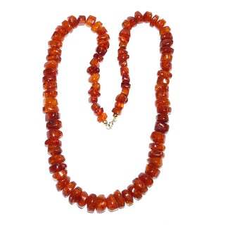 handgeschliffenes Einzelstück, Vintage-Bernstein-Kette aus polierten, sparsam facettierten, dicken Linse, im Verlauf ungeknotet aufgereiht, dunkleres Cognac-braun mit schönen Einschlüssen, Verschluß aus Gold-Doublé, Gesamtlänge 65 cm, um 1950 -	Handgefertigtes Unikat! Nur im Danilo Gold Online Shop!