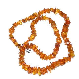 Handgefädeltes Einzelstück, Vintage-Bernstein-Kette aus polierten Chips / Splitter, im Verlauf ungeknotet aufgereiht, mittleres Cognac-orange, ohne Verschluß, Gesamtlänge 70 cm, um 1970 - Unikate und Pretiosen nur erhältlich im Onlineshop der Goldschmiede Danilo!