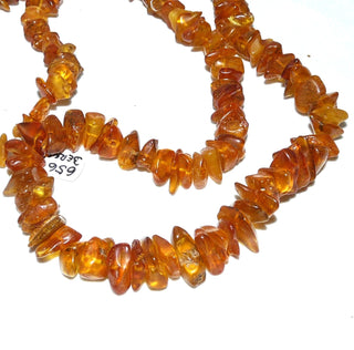 Handgefädeltes Einzelstück, Vintage-Bernstein-Kette aus polierten Chips / Splitter, im Verlauf ungeknotet aufgereiht, mittleres Cognac-orange, ohne Verschluß, Gesamtlänge 70 cm, um 1970 - Unikate und Pretiosen nur erhältlich im Onlineshop der Goldschmiede Danilo!