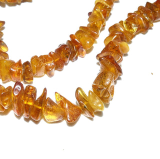 Handgefädeltes Einzelstück, Vintage-Bernstein-Kette aus polierten Chips / Splitter, im Verlauf ungeknotet aufgereiht, mittleres Cognac-orange, ohne Verschluß, Gesamtlänge 70 cm, um 1970 - Unikate und Pretiosen nur erhältlich im Onlineshop der Goldschmiede Danilo!