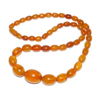 antikes Einzelstück, handgeschliffene Vintage-Bernstein-Kette aus polierte Oliven im Verlauf von 6 mm auf 15 mm Durchmesser, Art-Deco, ungeknotet, honiggelber Butterscotch, originaler Bernstein-Dreh-Verschluß, Gesamtlänge 48 cm -	Vintage-Schmuck nur im Onlineshop von danilogold!