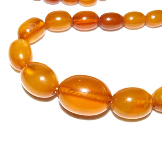 antikes Einzelstück, handgeschliffene Vintage-Bernstein-Kette aus polierte Oliven im Verlauf von 6 mm auf 15 mm Durchmesser, Art-Deco, ungeknotet, honiggelber Butterscotch, originaler Bernstein-Dreh-Verschluß, Gesamtlänge 48 cm -	Vintage-Schmuck nur im Onlineshop von danilogold!